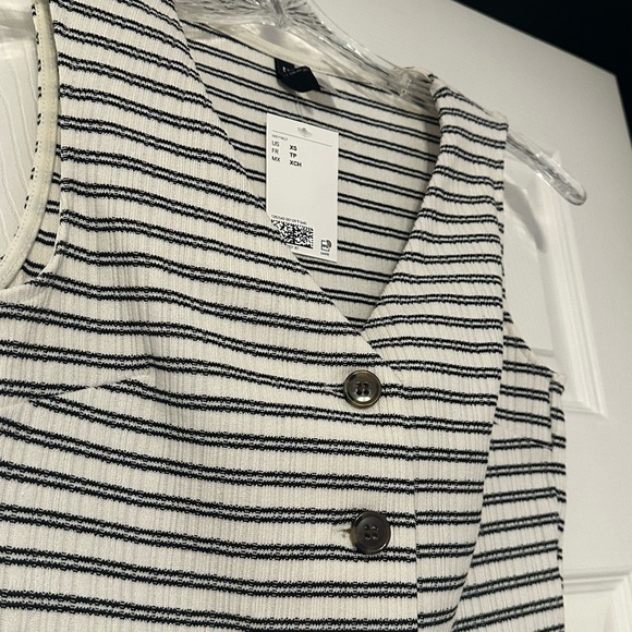 H&M Black and Cream Striped Vest - Picture 6 of 6